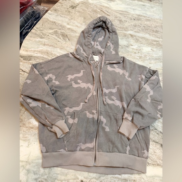 American Eagle Outfitters Tops - American Eagle Camo Full Zip Hoodie Gray Taupe Soft Legging Fit XS/TP